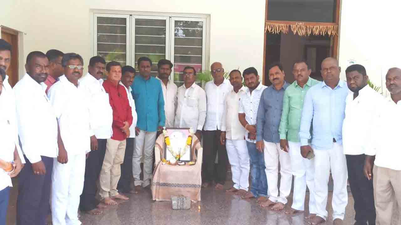 సీఎం కేసీఆర్‌కు మార్గనిర్దేశకుడు..