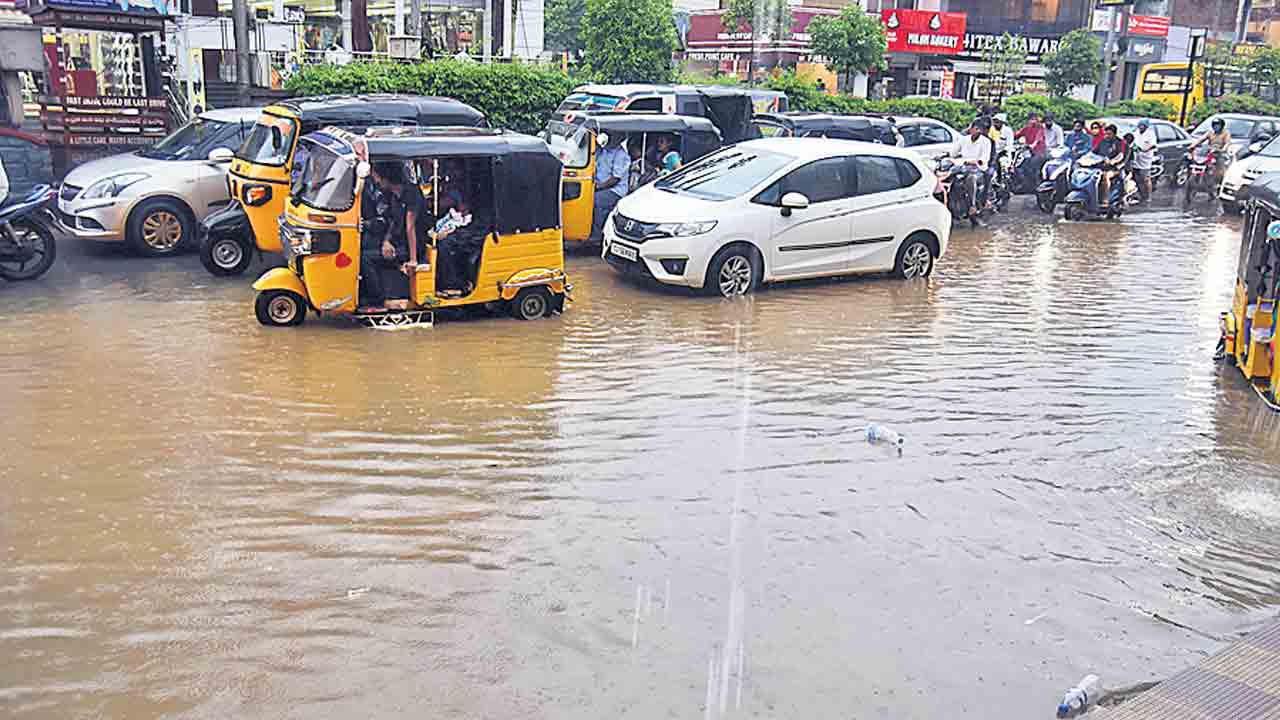 జోరు వాన..