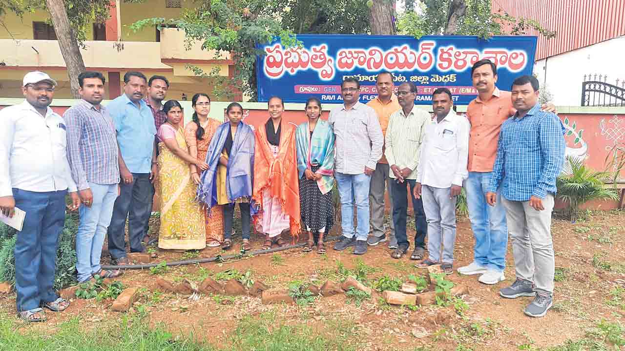 ఇంటర్‌ ఫలితాల్లో బాలికలే టాప్‌..
