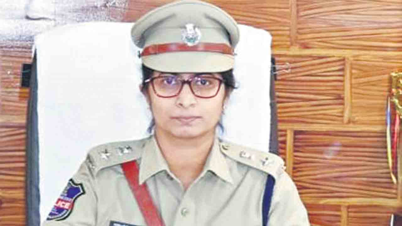 ట్రాఫిక్‌ నియమాలు పాటించాలి