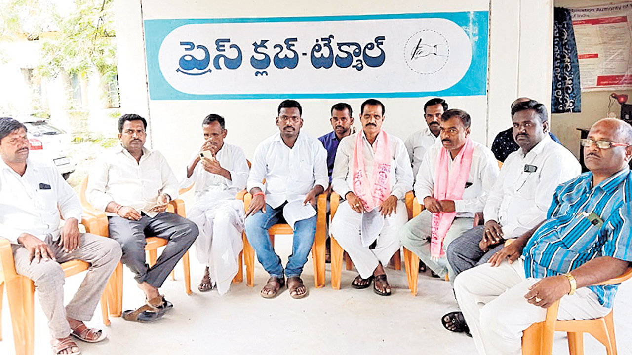 రోడ్ల మరమ్మతులకు రూ.8.79 కోట్లు