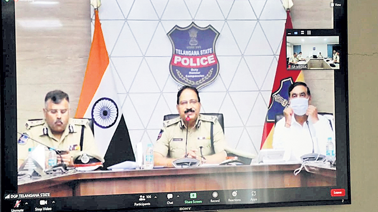 పెండింగ్‌ కేసులను ఛేదించాలి