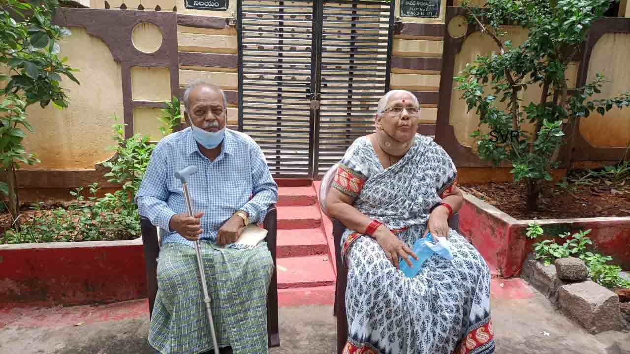 చీక‌టిగ‌దిలో వృద్ధ దంప‌తుల‌కు చిత్ర‌హింస‌లు.. కొడుకు, కోడలిపై న్యాయపోరాటం