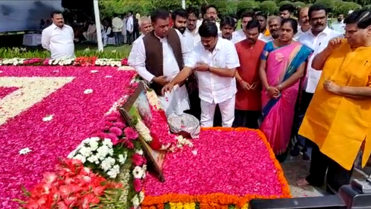 పీవీకి భారత రత్న ఇవ్వాలి : మంత్రి తలసాని