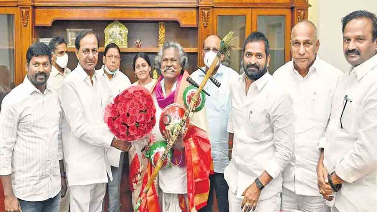 కిన్నెర మొగిల‌య్య‌కు రూ. కోటి, హైద‌రాబాద్‌లో ఇల్లు.. ఉత్త‌ర్వులు జారీ