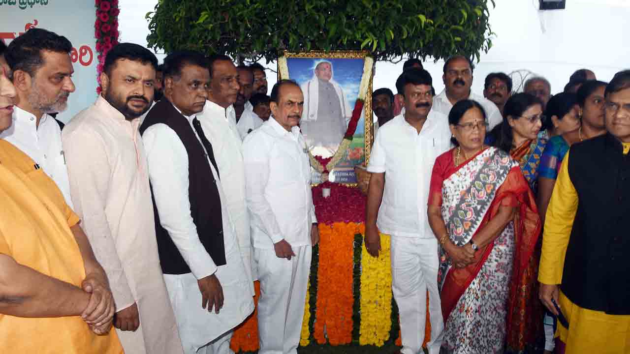 పీవీకి భారతరత్న ఇవ్వాలి