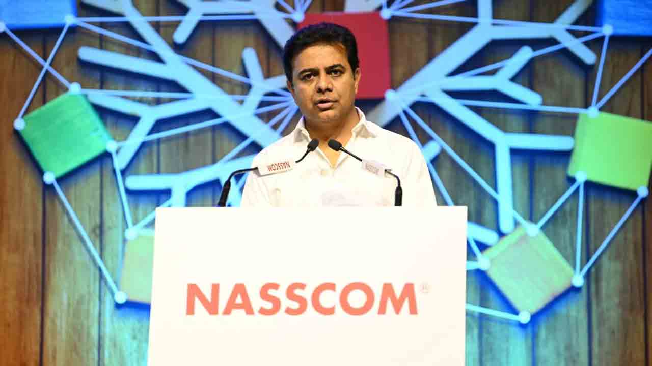 గ‌ణ‌నీయంగా ఐటీ రంగం అభివృద్ధి : మంత్రి కేటీఆర్