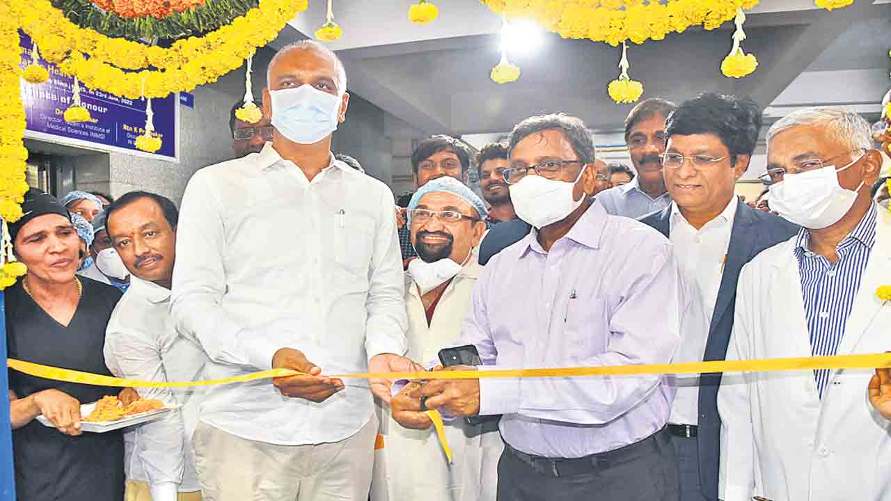 నిమ్స్‌లో.. వసతులు, వైద్య సేవలపై మంత్రి హరీశ్‌రావు ఆరా