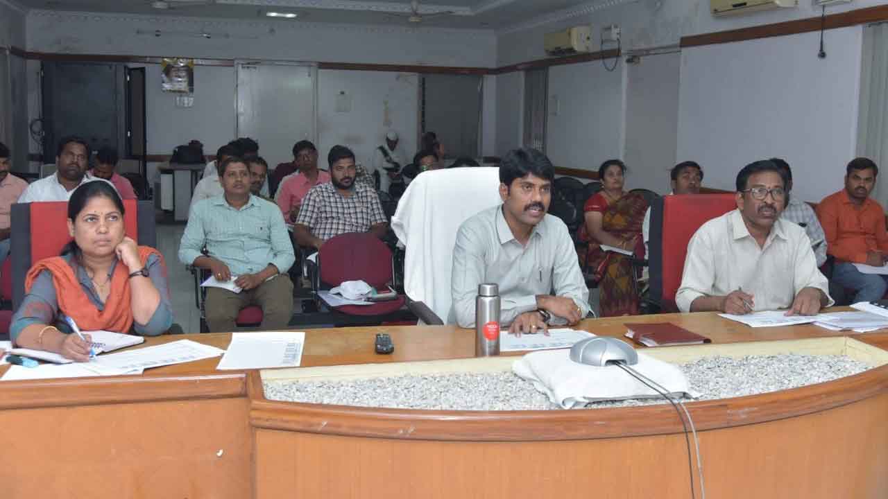 పల్లెప్రగతి పూర్తయ్యేనాటికి విద్యుత్‌ సమస్యలు పరిష్కారం కావాలి