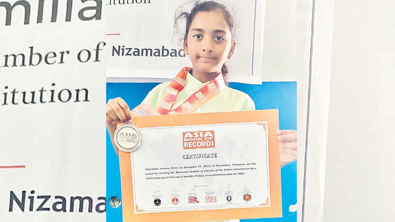 ఆసియా బుక్‌ ఆఫ్‌ రికార్డ్స్‌లో జిల్లా విద్యార్థిని సహస్రకు చోటు