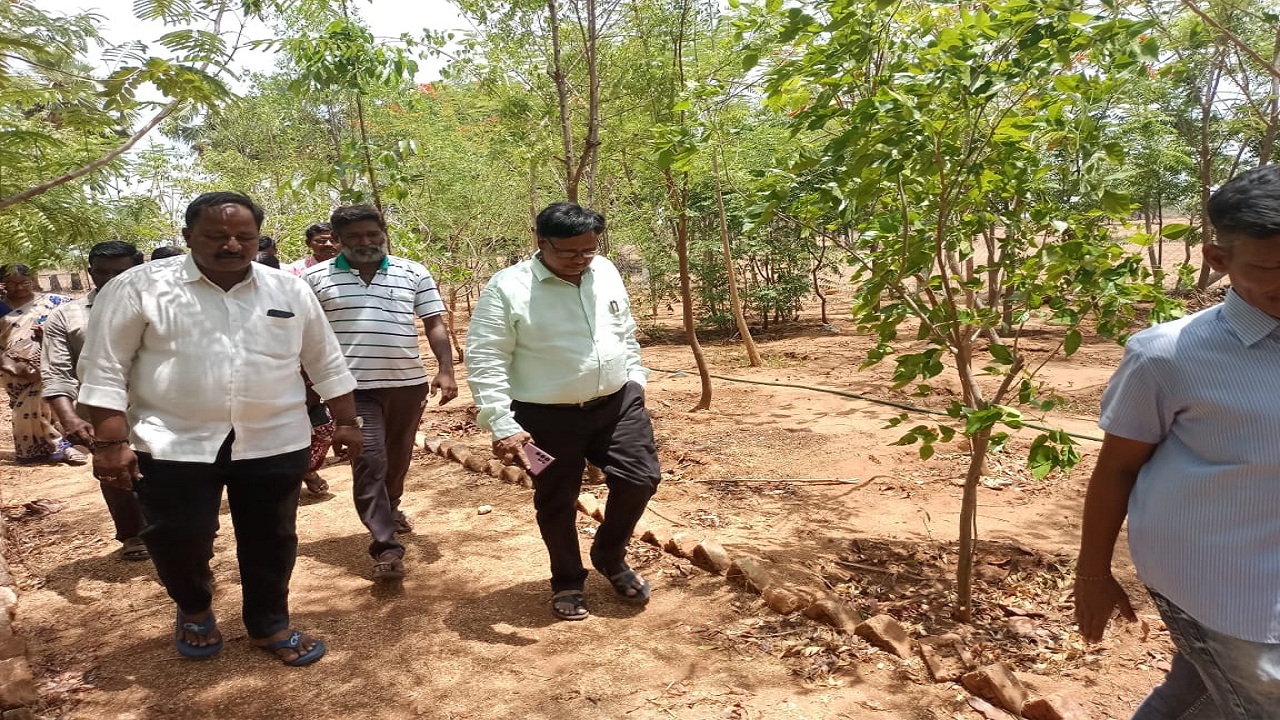 పల్లె ప్రగతి పనులను సమగ్రంగా చేపట్టాలి : ఆర్డీఓ వెంకారెడ్డి