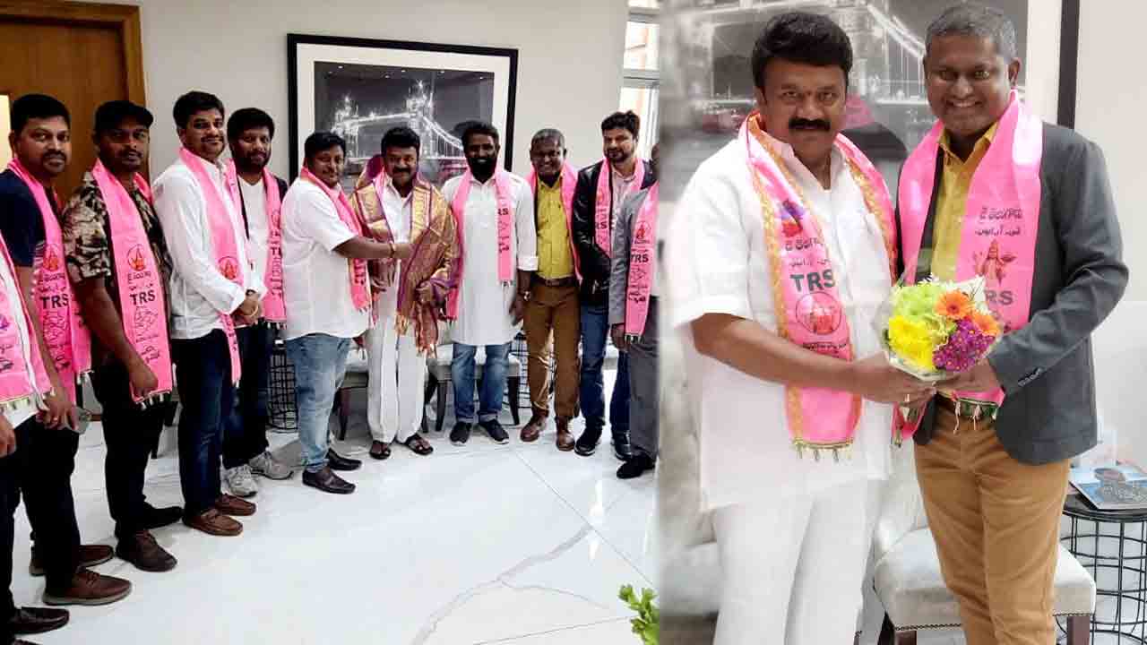 లండన్‌లో మంత్రి తలసానిని సత్కరించిన ఎన్నారై టీఆర్ఎస్ నాయకులు