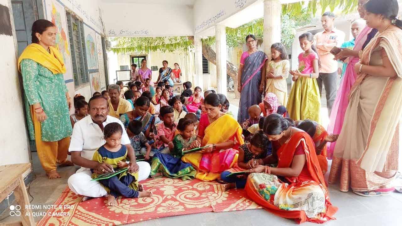 విద్యార్థులకు సామూహిక అక్షరాభ్యాసం