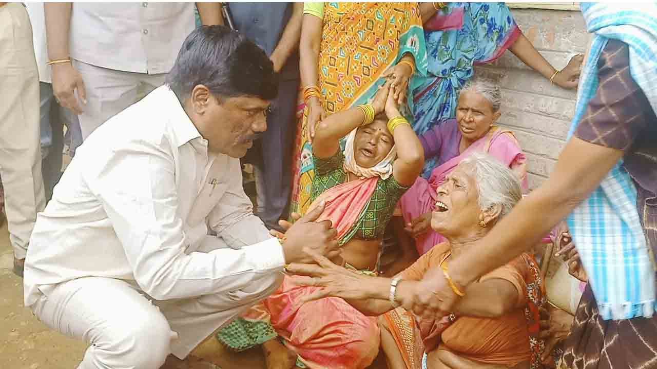 రాకేశ్ మృతికి నిర‌స‌న‌గా రేపు న‌ర్సంపేట నియోజ‌క‌వ‌ర్గం బంద్