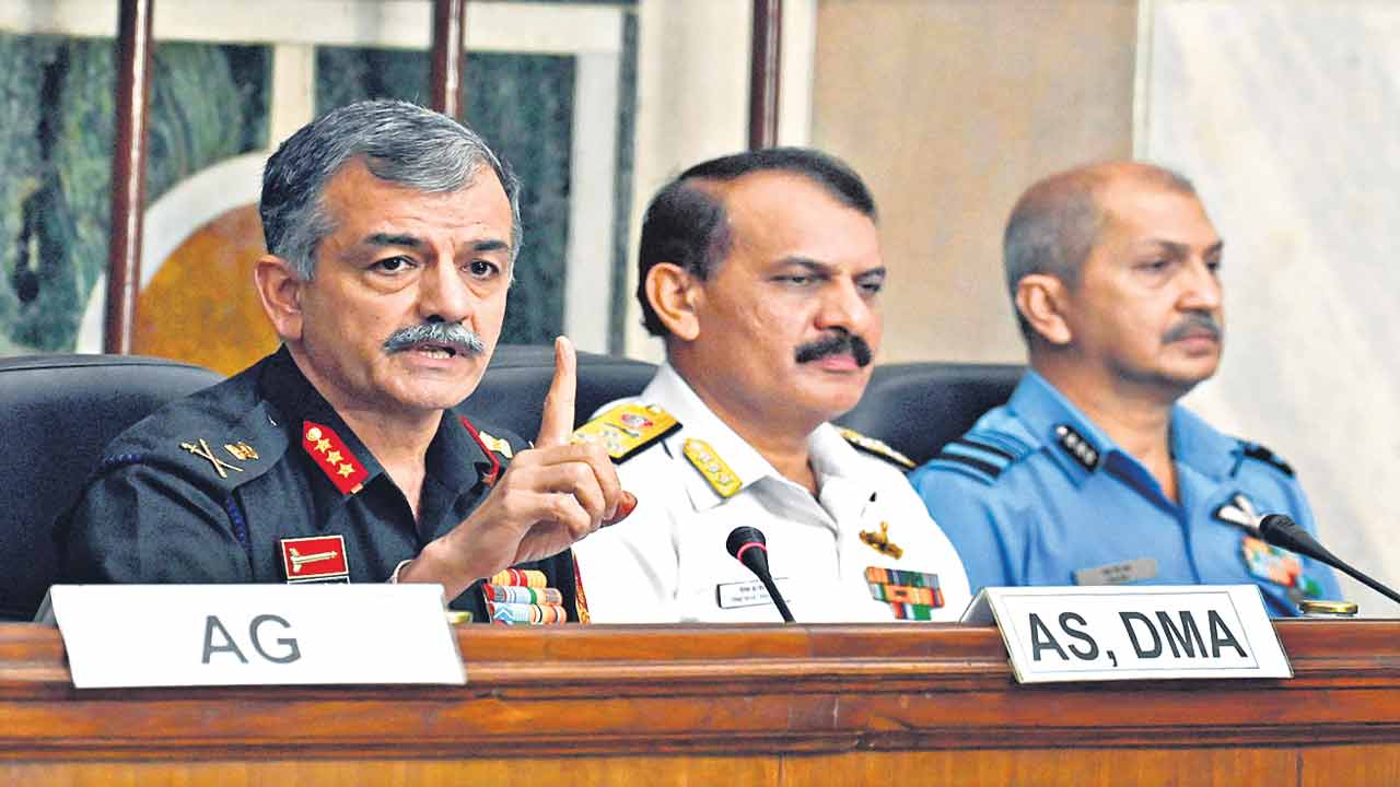 అగ్నిపథ్‌పై వెనక్కు తగ్గం.. కేసులుంటే త్రివిధ దళాల్లోకి నో ఎంట్రీ: లెఫ్టినెంట్‌ జనరల్‌ అనిల్‌ పురి