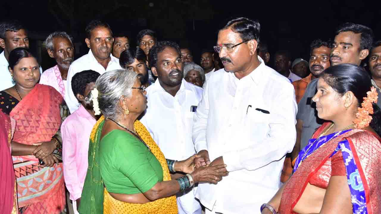 సీఎం కేసీఆర్‌ను ఒప్పించి.. సాగునీరందిస్తా.. : నిరంజన్‌రెడ్డి