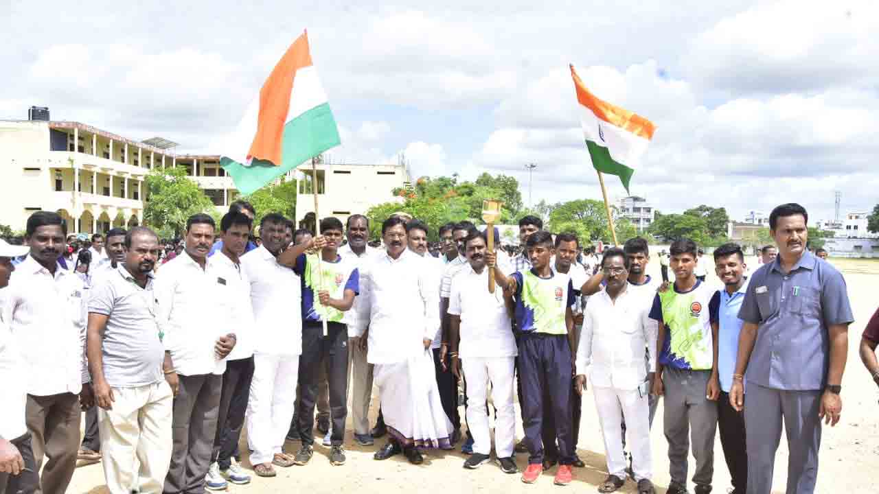 ఆటలు చదువులో భాగం కావాలి: మంత్రి నిరంజన్‌ రెడ్డి