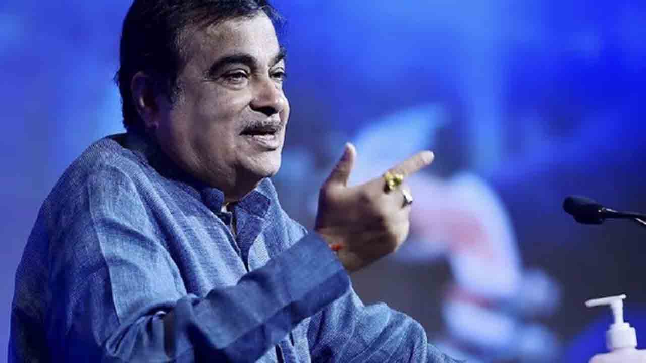 రాంగ్ పార్కింగ్కు ఫైన్.. ఫొటో పంపిన వారికి రివార్డ్..! చట్టం తెస్తామన్న గడ్కరీ
