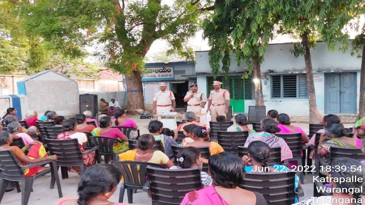 అపరిచితులు సంచరిస్తే సమాచారం ఇవ్వాలి