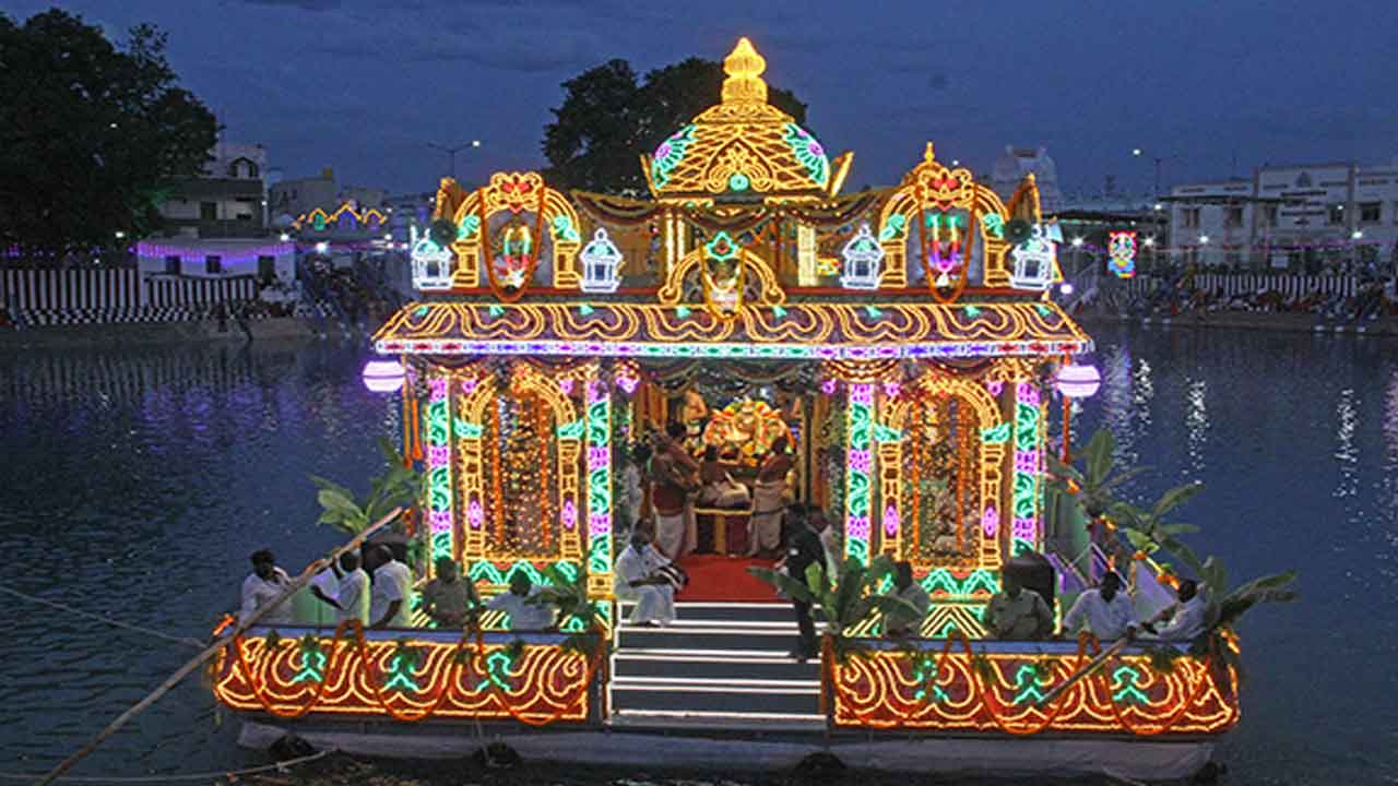 వైభవంగా పద్మావతి అమ్మవారి తెప్పోత్సవాలు ప్రారంభం