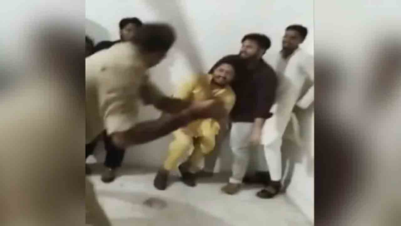 అల్లర్లకు పాల్పడిన వారికి రిటర్న్‌ గిఫ్ట్‌… బీజేపీ ఎమ్మెల్యే వివాదస్పద పోస్ట్‌