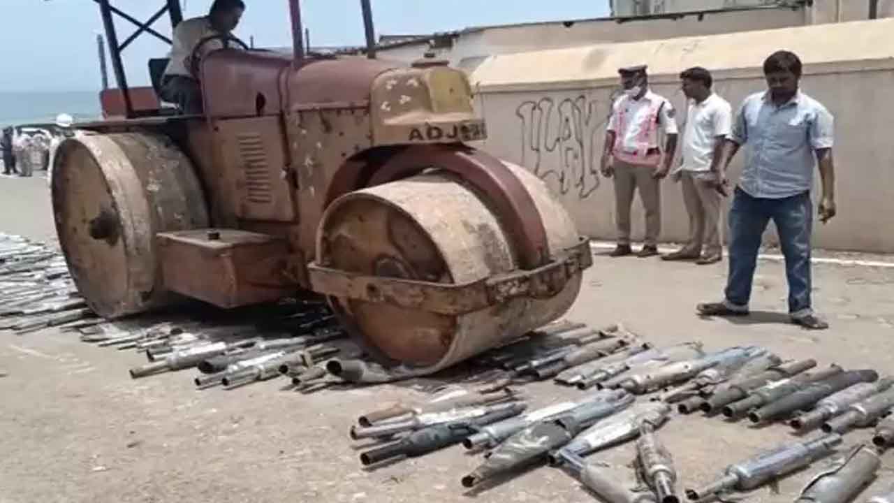 బైక్‌ సైలెన్సర్లపై ఏపీ పోలీసుల నజర్‌.. 630 ధ్వంసం