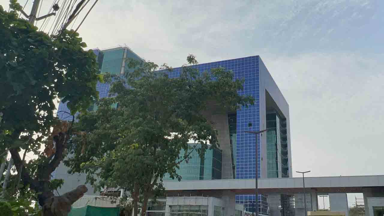 క‌మాండ్ కంట్రోల్ సెంట‌ర్‌లో చోరీ.. ముగ్గురు నిందితులు అరెస్ట్