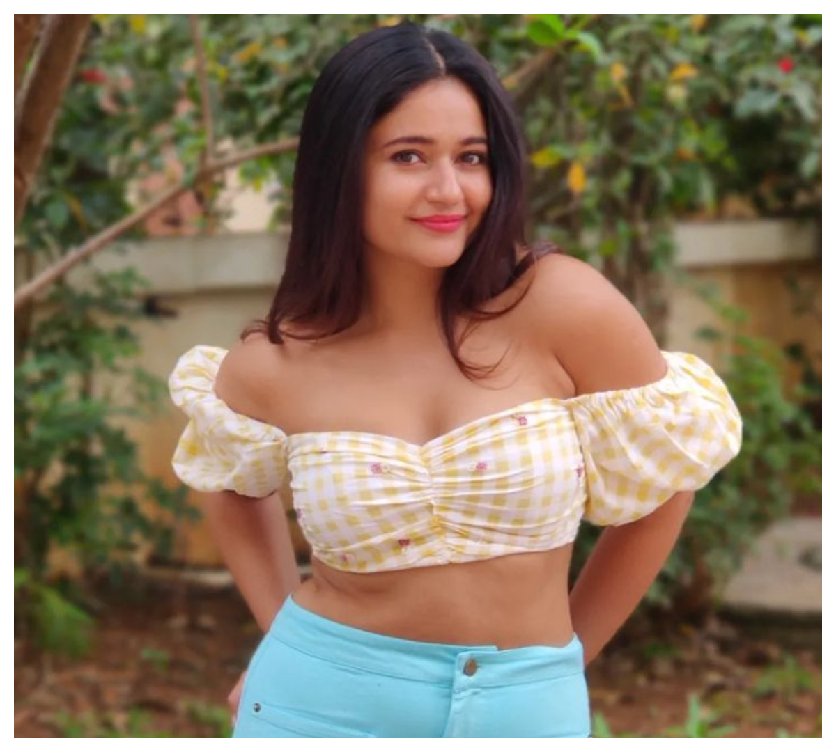 Poonam Bajwa | అందంతో నెటిజ‌న్ల మ‌న‌సు దోచేస్తున్న‌ పూనమ్ బజ్వా..