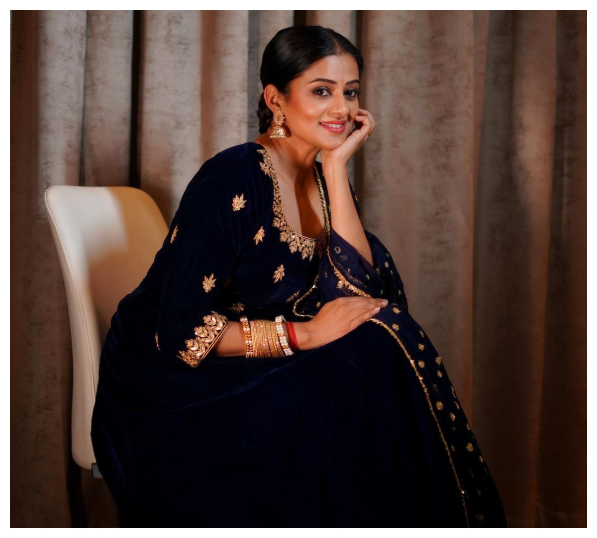 Priya Mani Raj | అందంతో ఆక‌ట్టుకుంటున్న ప్రియ‌మ‌ణి..