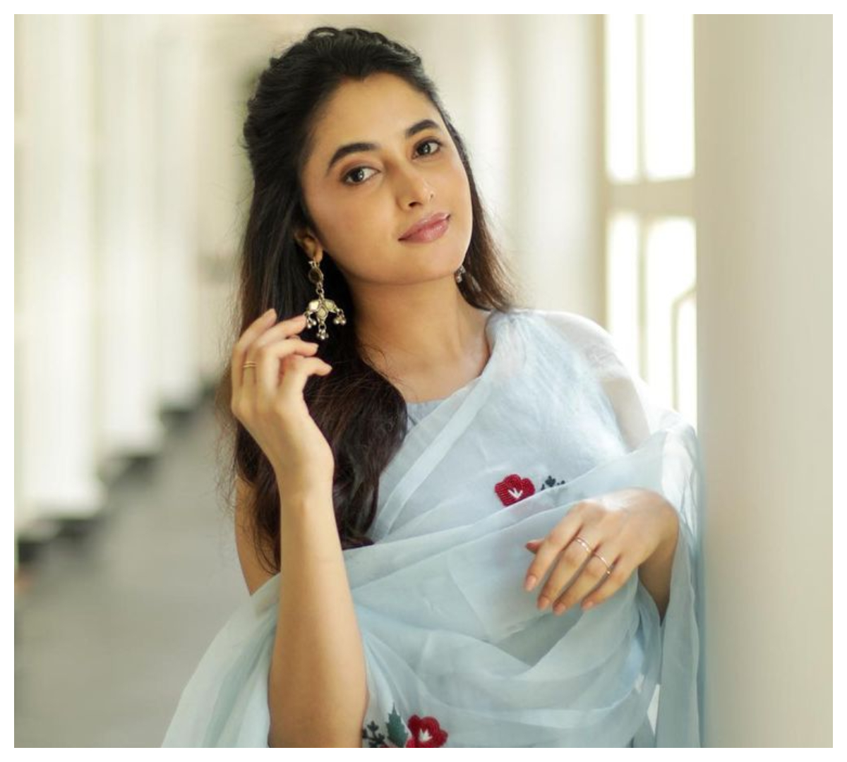 Priyanka Mohan | చూపులతో గుచ్చేస్తున్న ప్రియాంకా అరుళ్ మోహన్..