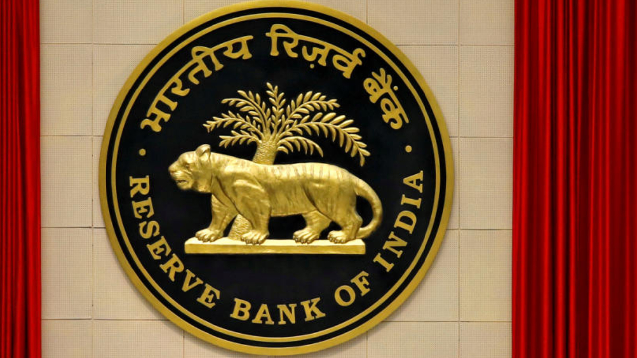 కొత్త కస్టమర్లు వద్దు.. రేజర్‌పే, క్యాష్‌ఫ్రీలకు ఆర్బీఐ ఆదేశం