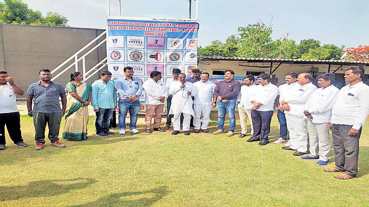 ఆత్మవిశ్వాసంతో ముందుకు సాగాలి