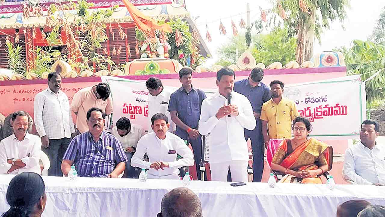 నాటి చెత్తకుప్పల స్థలాలు.. నేడు పల్లె ప్రకృతి వనాలు