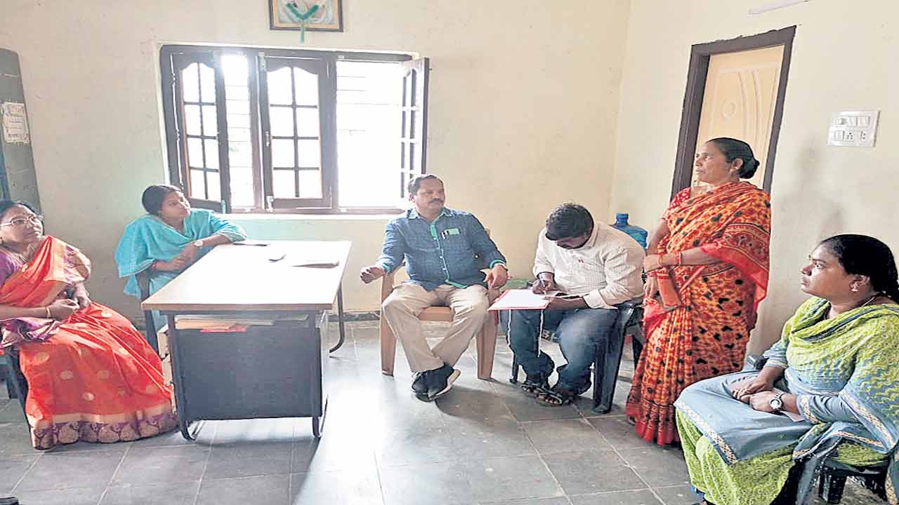 డబ్బులు తీసుకున్నది నిజమే..