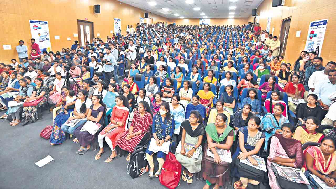 కొలువు… సాధనతో సులువు