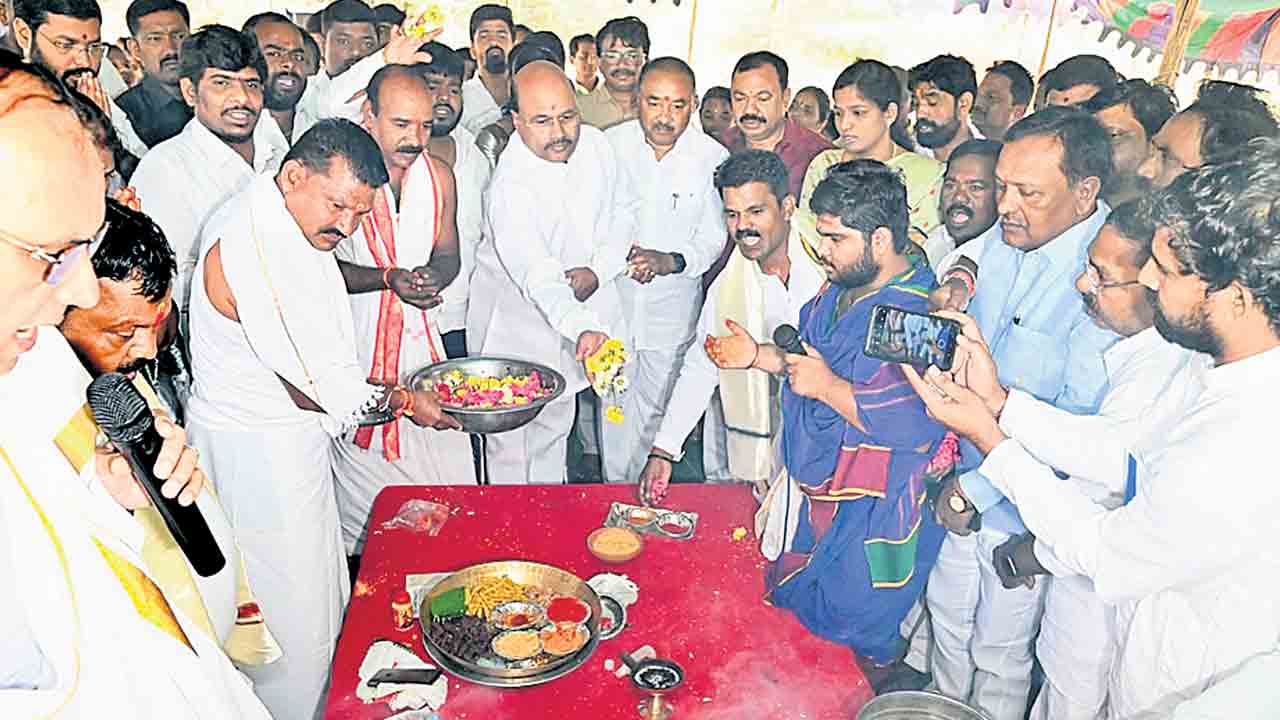 భక్తి భావాన్ని అలవర్చుకోవాలి