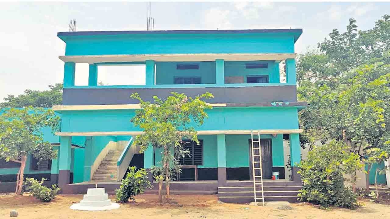 సర్కారు బడికి సకల ససౌకర్యాలు