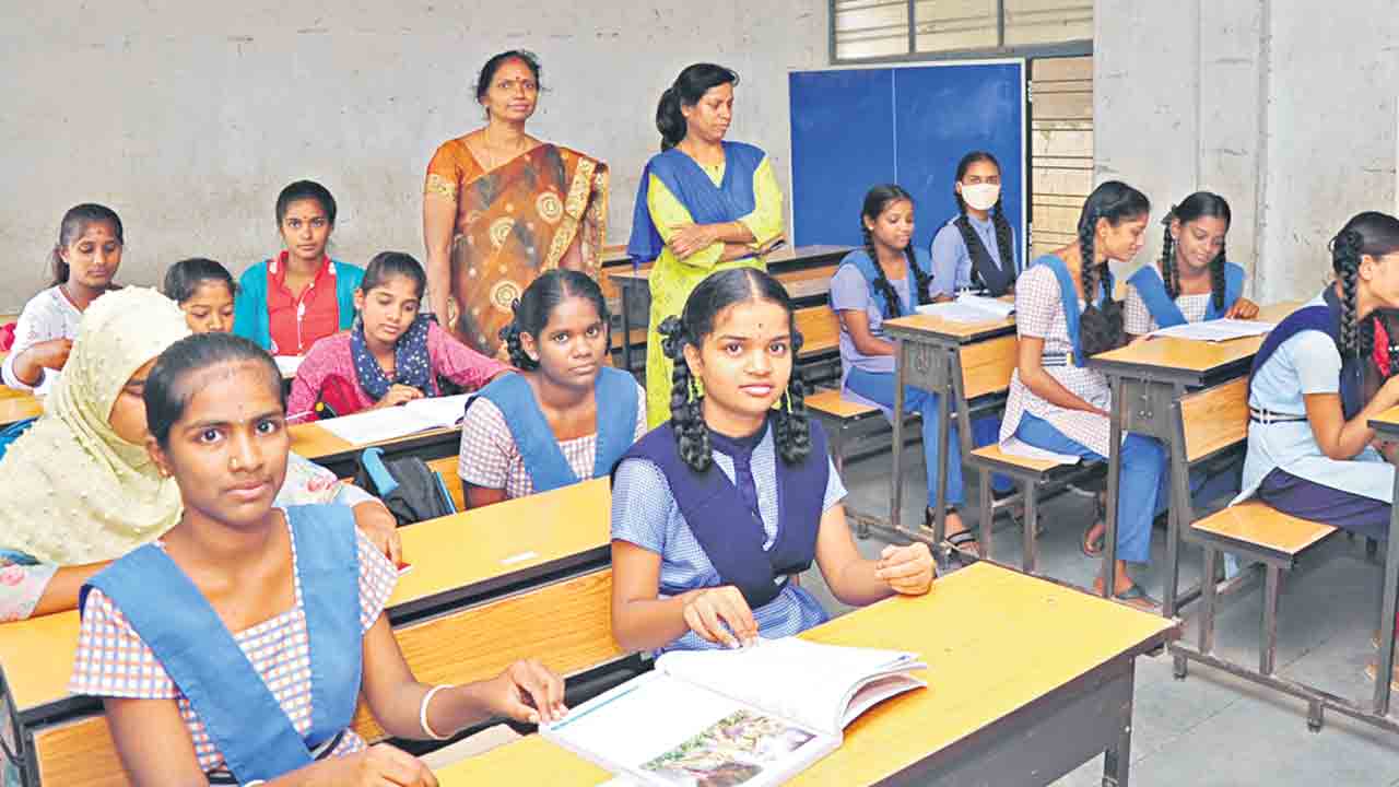 ఇంగ్లిష్ మీడియంలో పాఠలు