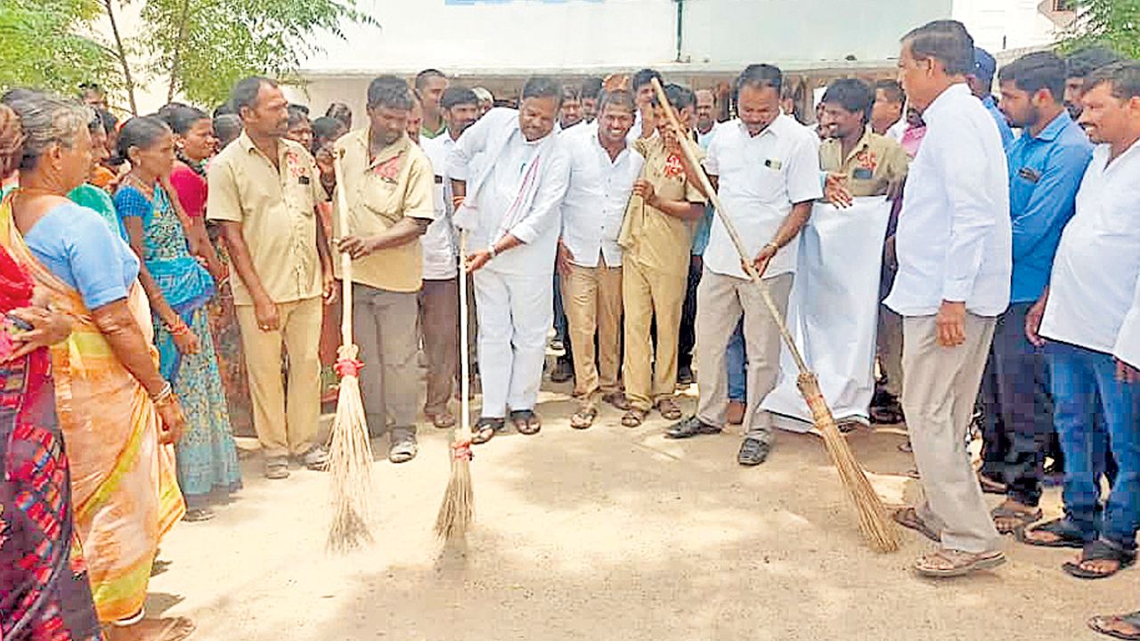 గ్రామాలను పరిశుభ్రంగా ఉంచుకోవాలి