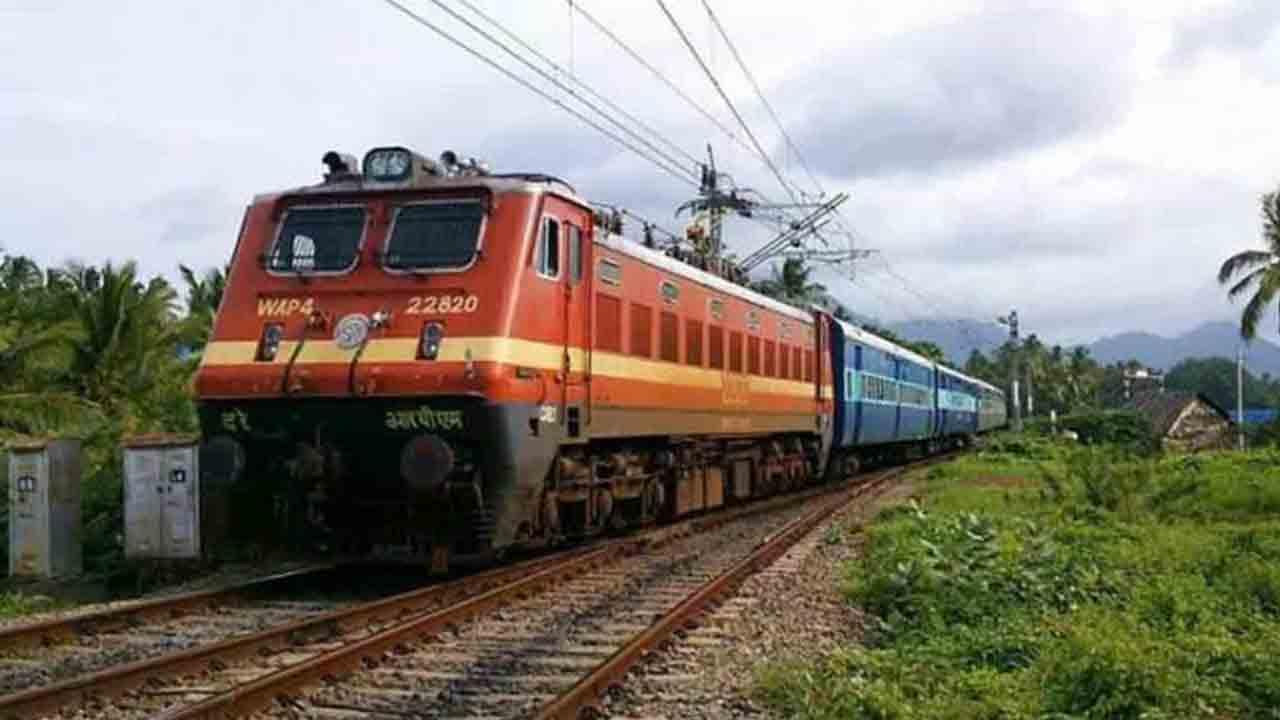 Railway Recruitment Board | రైల్వేలో 5696 పోస్టులు.. రేపటితో ముగియనున్న దరఖాస్తుల ప్రక్రియ!