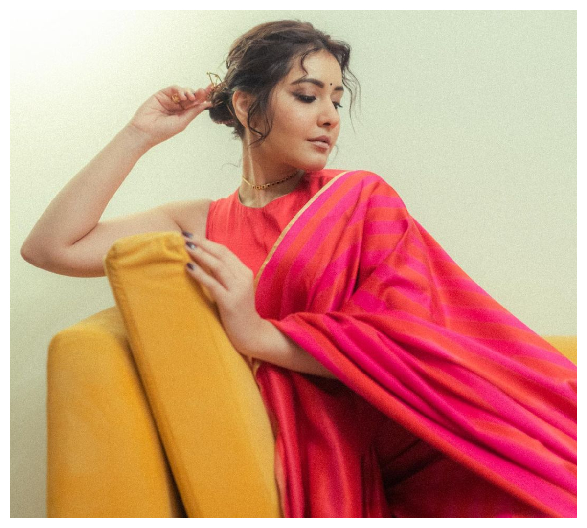 Raashii Khanna | పింక్ క‌ల‌ర్ శారీలో రాశి ఖన్నా హొయలు..