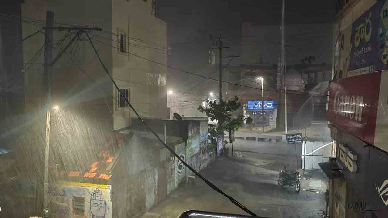 హైదరాబాద్లో పలు చోట్ల భారీ వర్షం