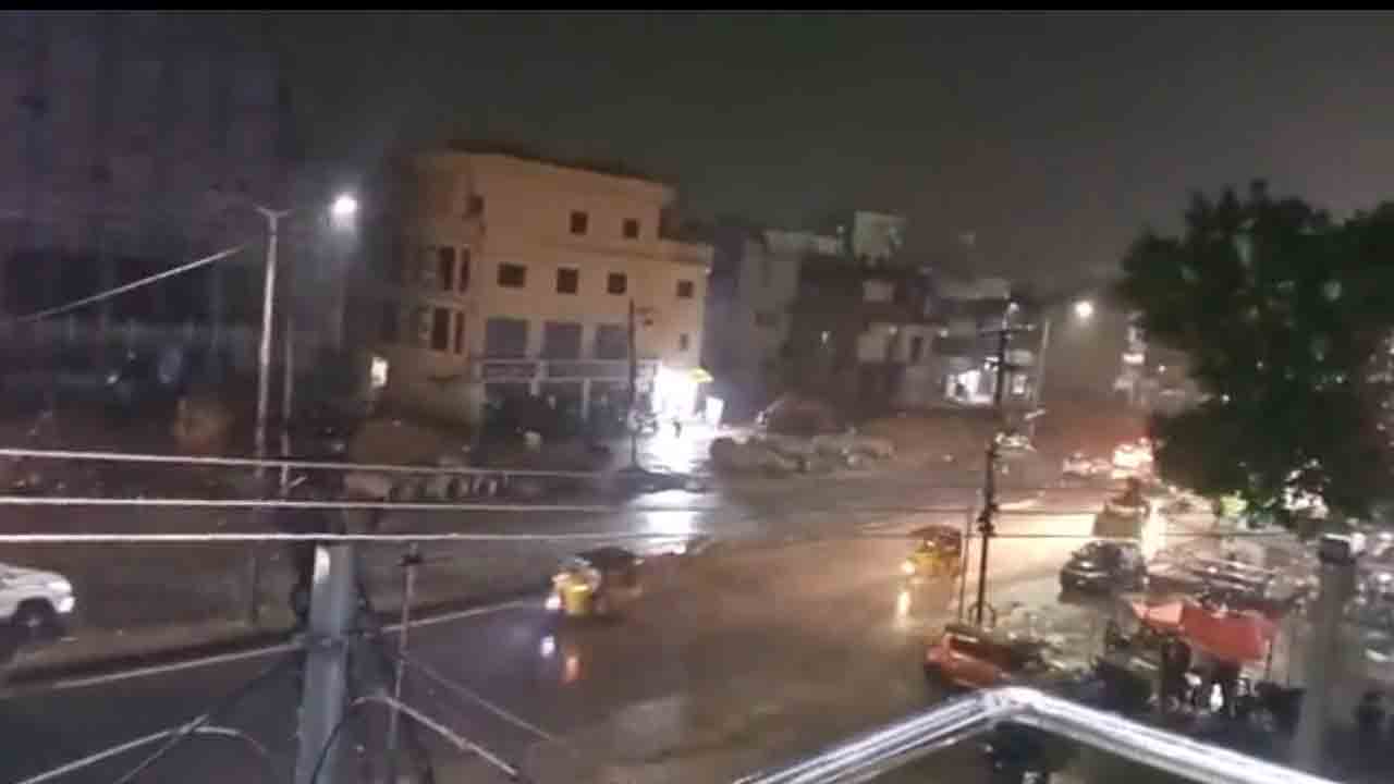 హైద‌రాబాద్‌లో భారీ వ‌ర్షం.. జీహెచ్ఎంసీ అధికారులు అప్ర‌మ‌త్తం