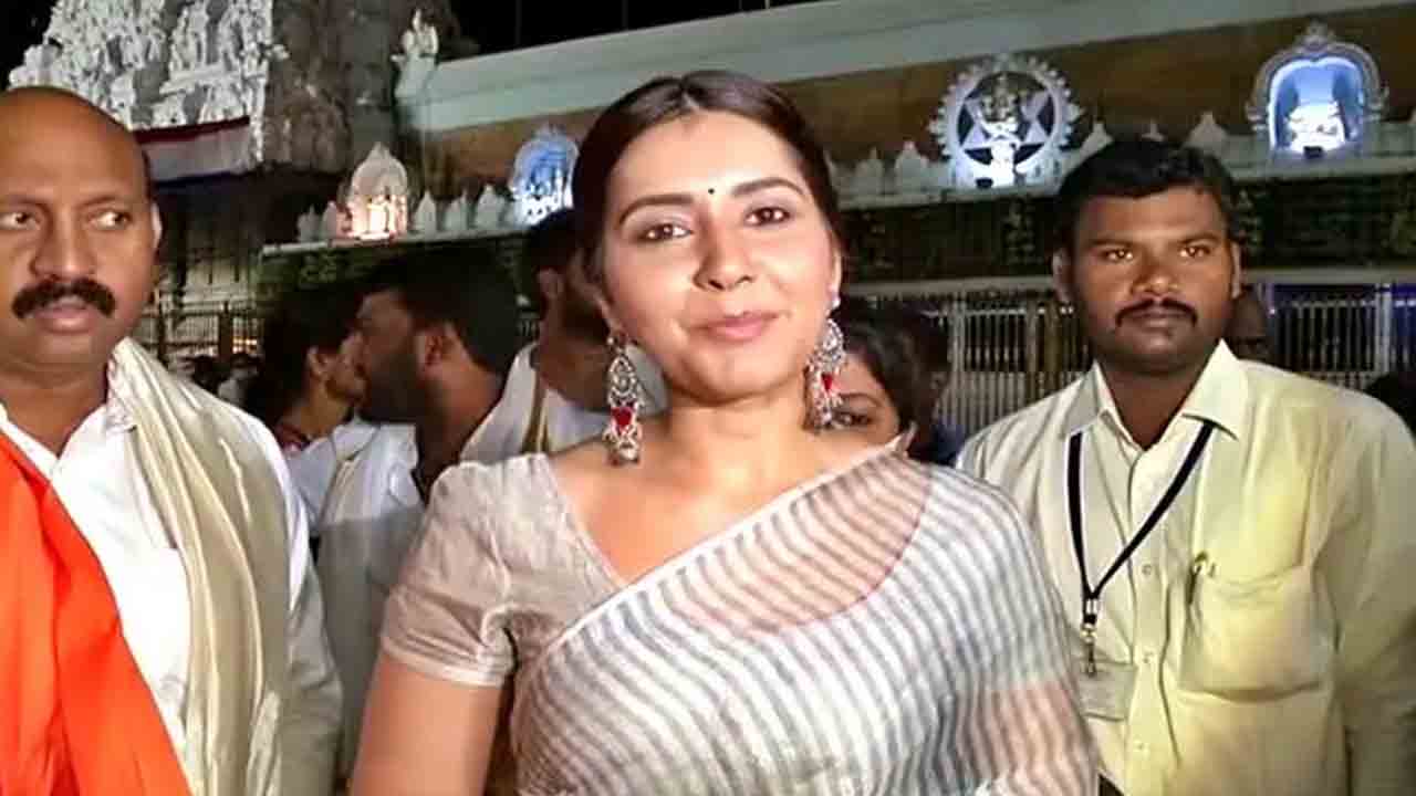 తిరుమ‌ల శ్రీవారిని ద‌ర్శించుకున్న సినీ న‌టి రాశీ ఖ‌న్నా