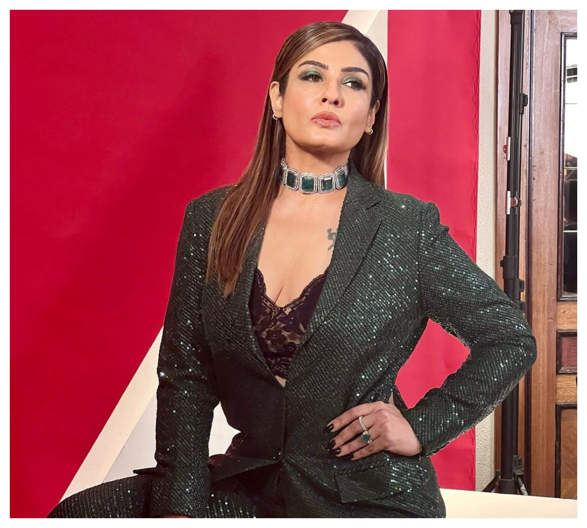 Raveena Tandon | మెరిసే డ్రెస్‌లో రవీనా టాండన్ పరువాలు..
