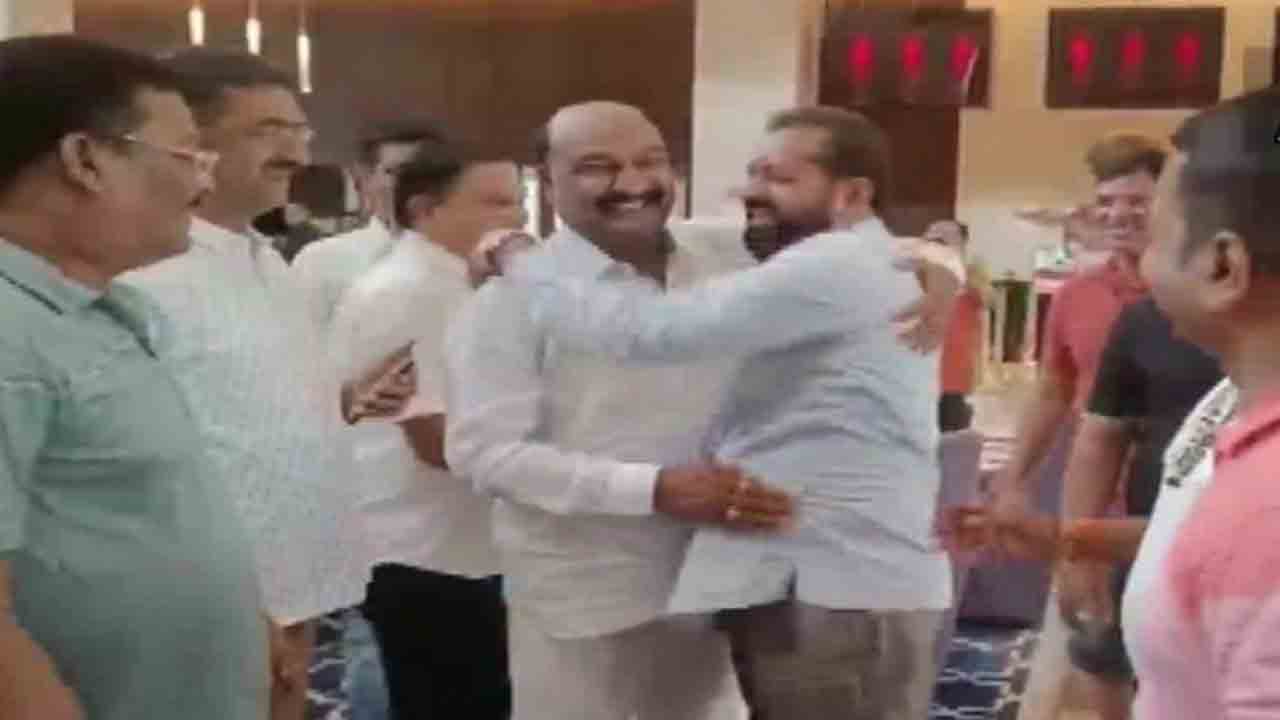 ఎవరూ బలవంతం చేయలేదు, స్వచ్ఛందంగా చేరాం… షిండే గ్రూప్‌ ఎమ్మెల్యేల అఫిడవిట్‌