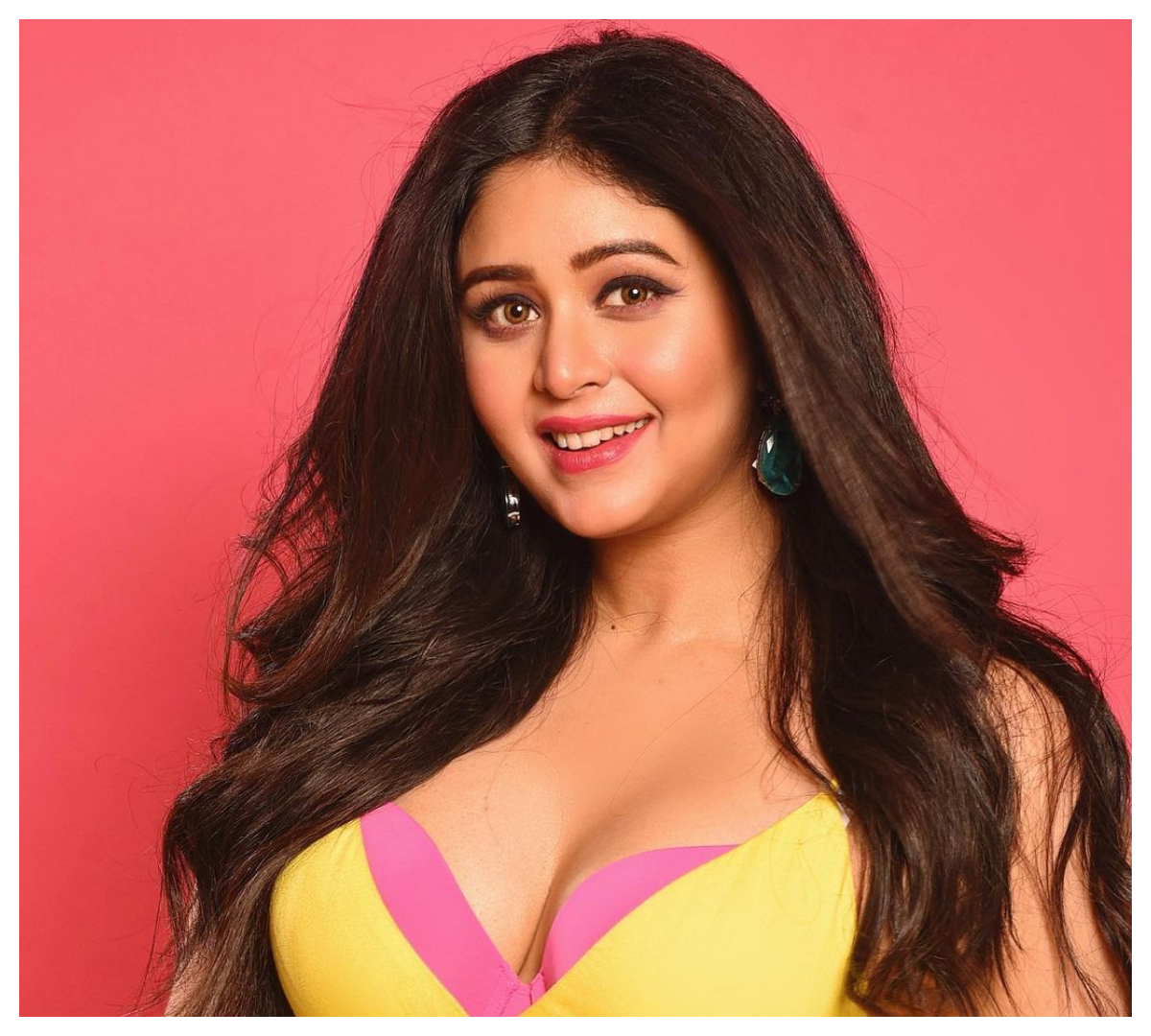 Ritabhari Chakraborty | చిరున‌వ్వుతో చంపేస్తున్న‌ రీతాభరి చక్రవర్తి..