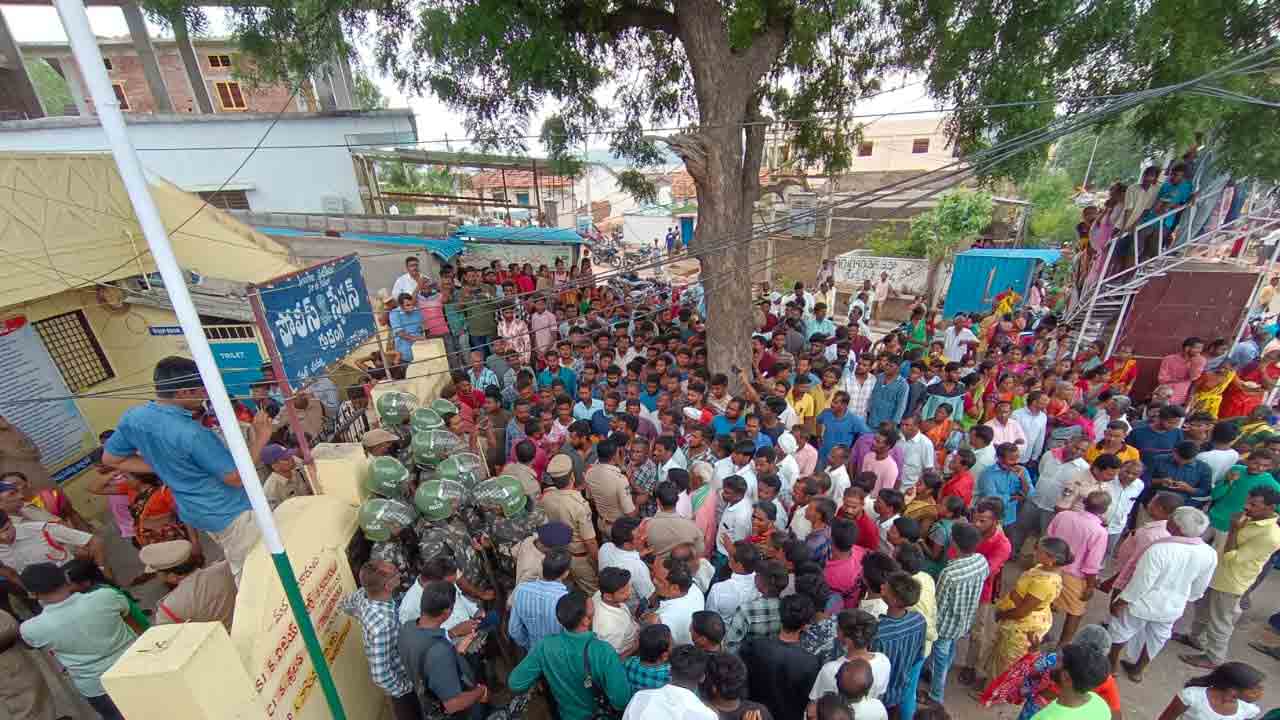 భూ తగాదాలతో ట్రాక్టర్తో ఢీకొట్టి హత్య..!