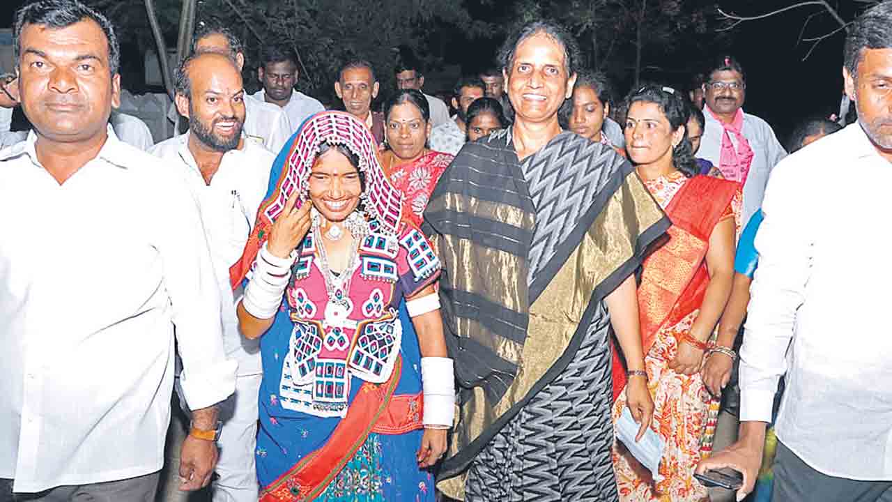 దావూద్‌గూడ తండాలో మంత్రి సబితారెడ్డి పల్లె నిద్ర