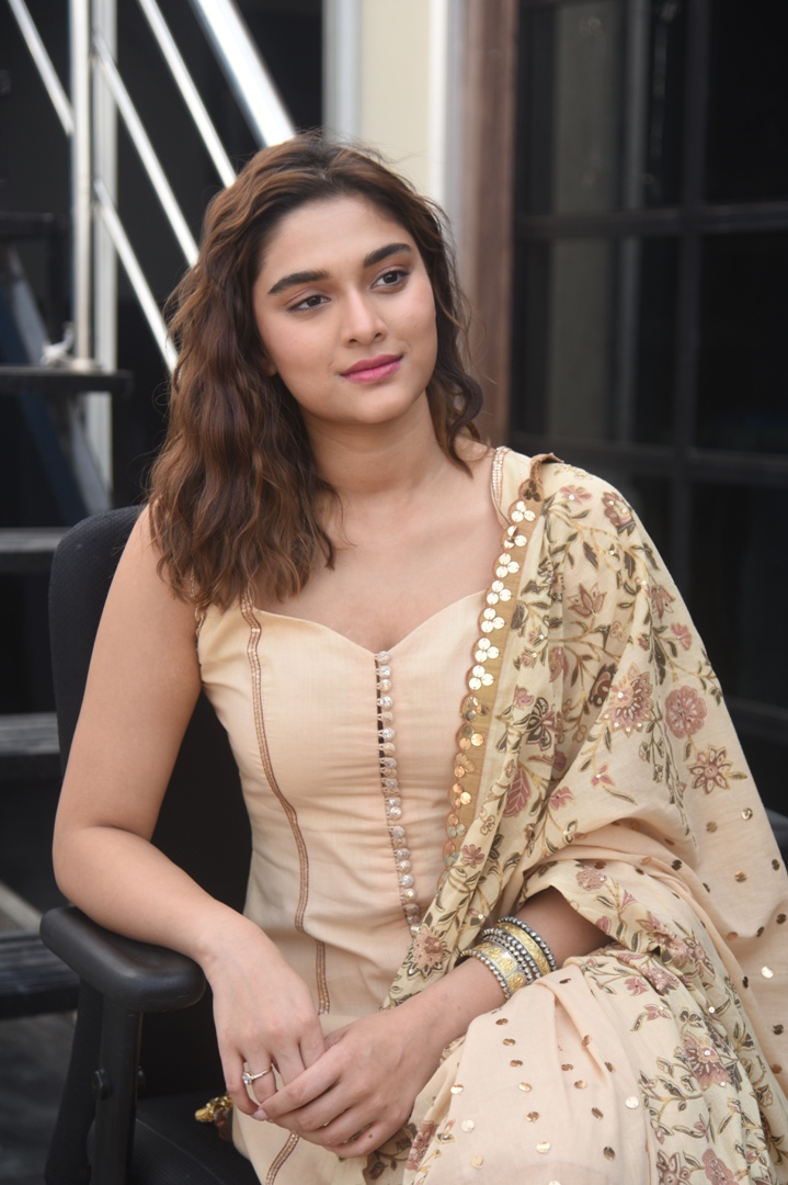 Saiee Manjrekar